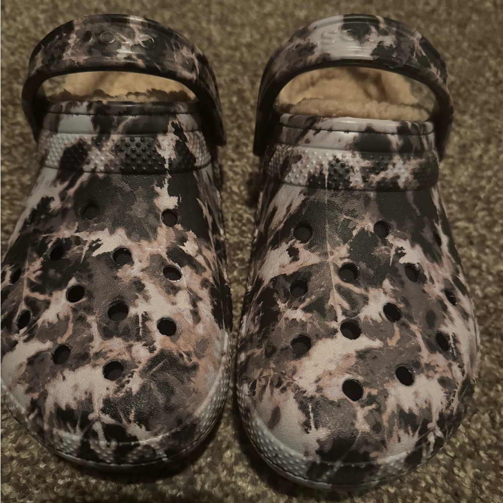 Crocs Marble-Patterned Lined Clogs In Black And C… - image 1
